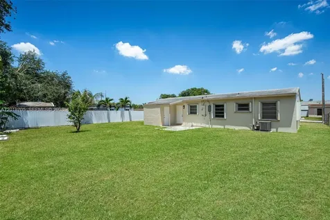 2760 NW 164th Terrace Miami Gardens FL 33054