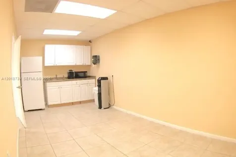 305 NW 10th Terrace Hallandale Beach FL 33009