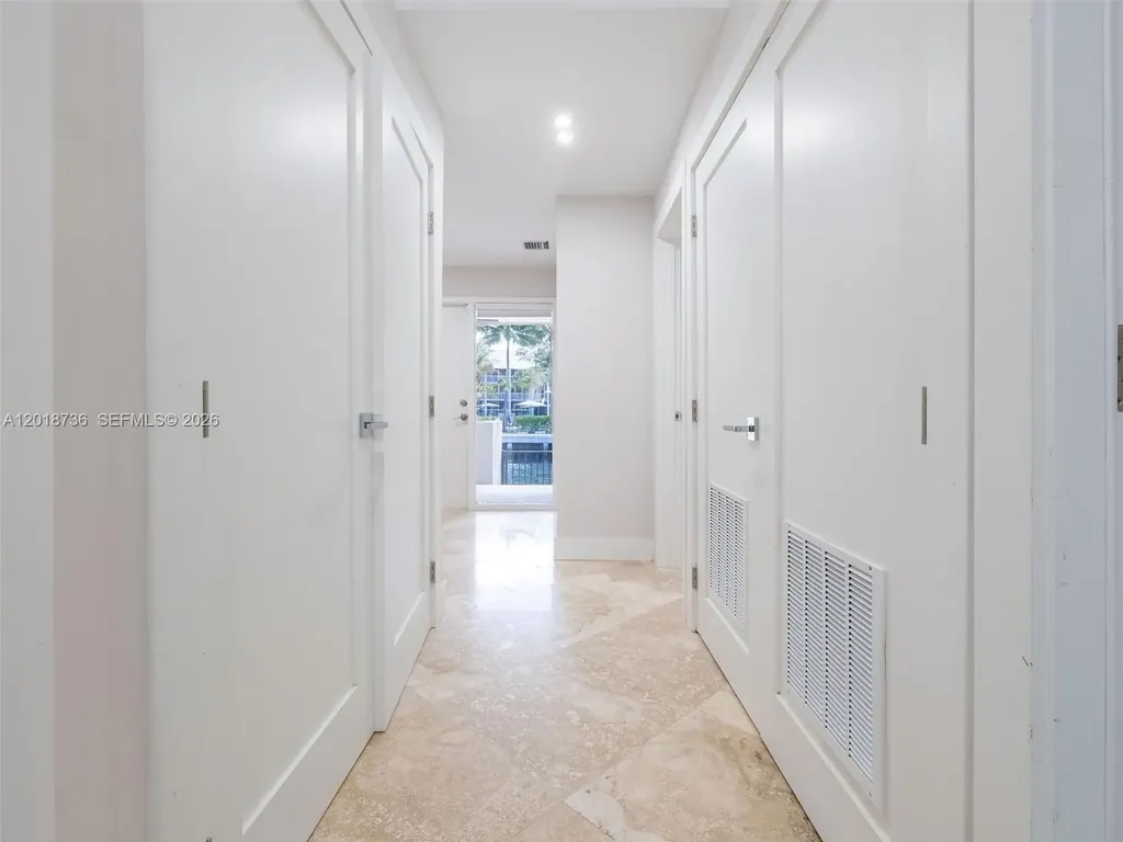 18 Port Side Drive Fort Lauderdale FL 33316
