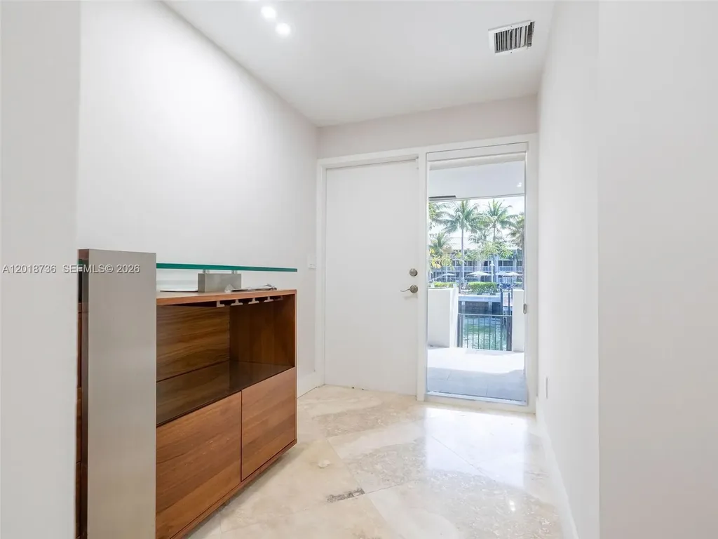 18 Port Side Drive Fort Lauderdale FL 33316