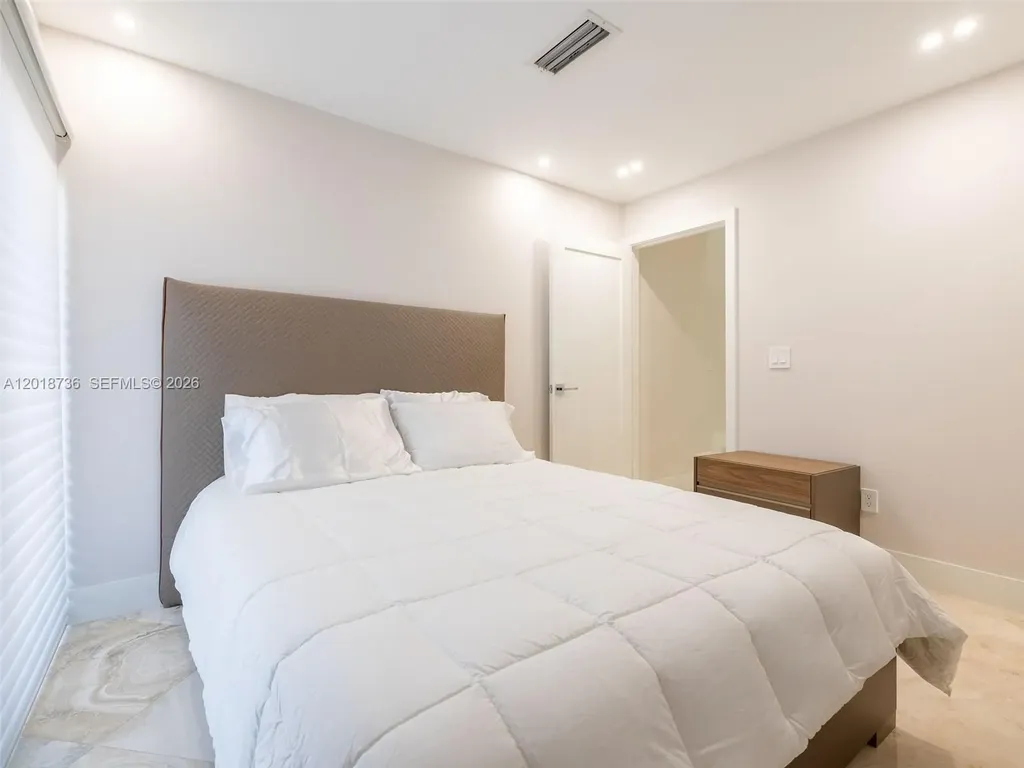 18 Port Side Drive Fort Lauderdale FL 33316