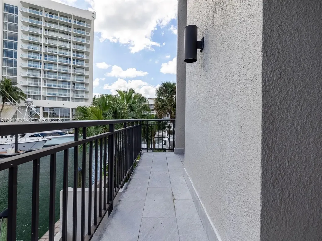 18 Port Side Drive Fort Lauderdale FL 33316