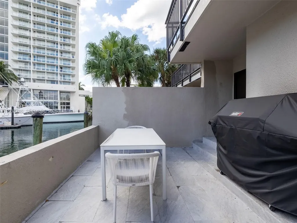 18 Port Side Drive Fort Lauderdale FL 33316