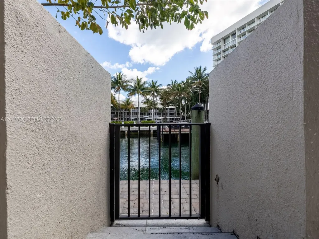 18 Port Side Drive Fort Lauderdale FL 33316