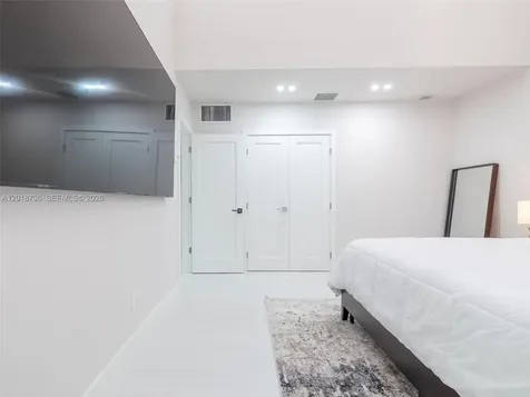 18 Port Side Drive Fort Lauderdale FL 33316