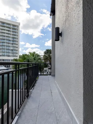 18 Port Side Drive Fort Lauderdale FL 33316