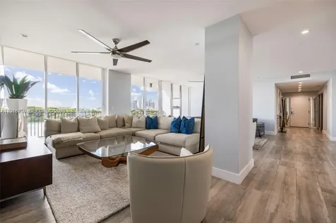 1000 Venetian Way Miami FL 33139