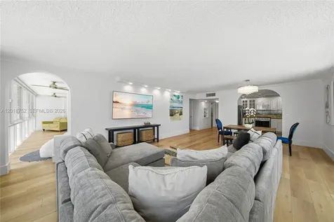 5401 Collins Avenue Miami Beach FL 33140