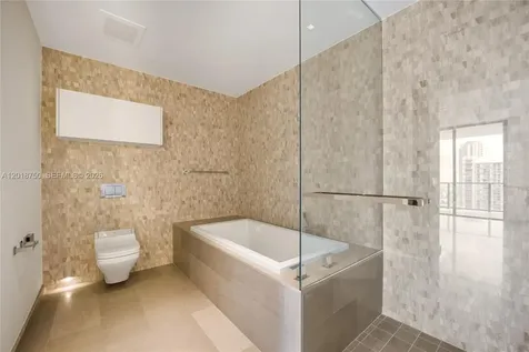 68 SE 6th Street Miami FL 33131