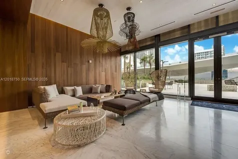68 SE 6th Street Miami FL 33131