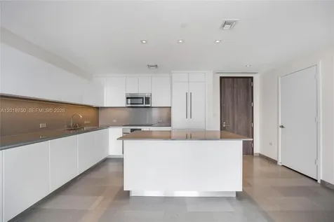 68 SE 6th Street Miami FL 33131