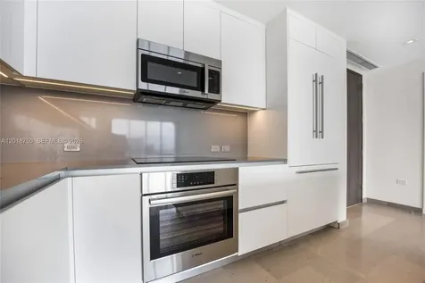 68 SE 6th Street Miami FL 33131