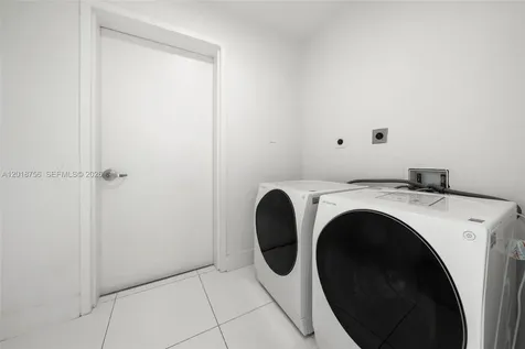 900 Biscayne Boulevard Miami FL 33132