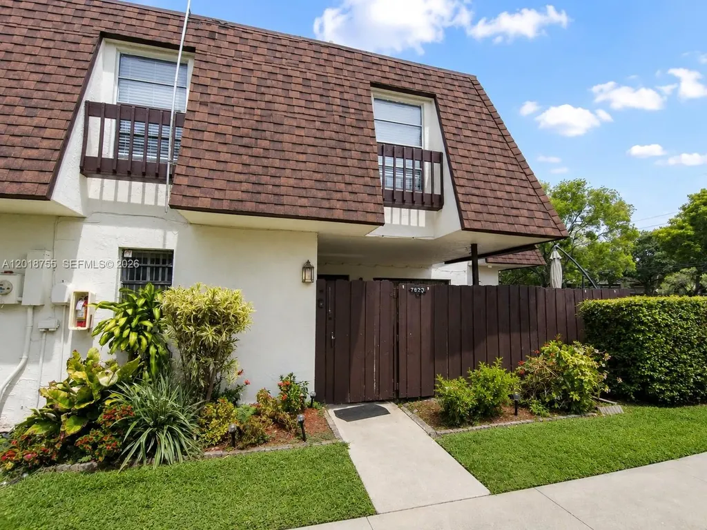 7833 Tam Oshanter Boulevard North Lauderdale FL 33068