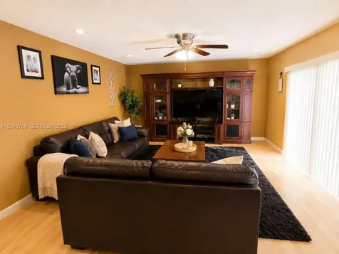 7833 Tam Oshanter Boulevard North Lauderdale FL 33068