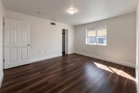 540 NW 7th Street Miami FL 33136