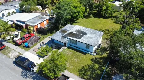 33 Allen Road West Park FL 33023