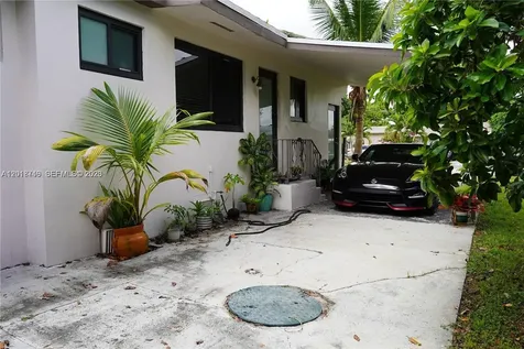 17601 NE 5th Court North Miami Beach FL 33162
