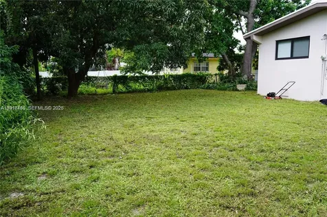 17601 NE 5th Court North Miami Beach FL 33162