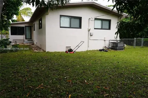 17601 NE 5th Court North Miami Beach FL 33162