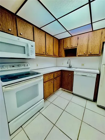 3675 N Country Club Drive Aventura FL 33180