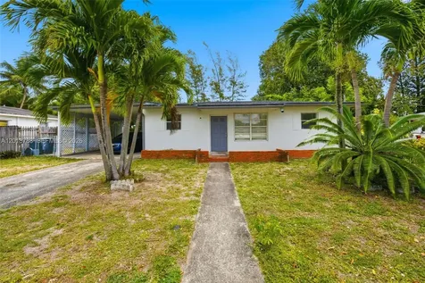 4621 SW 31st Drive West Park FL 33023