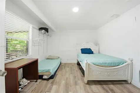 4621 SW 31st Drive West Park FL 33023