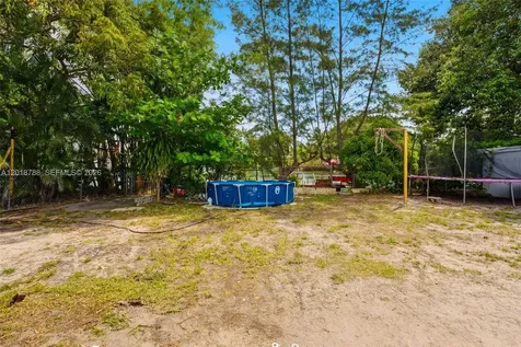 4621 SW 31st Drive West Park FL 33023