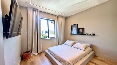 20865 NE 7th Court Miami FL 33179