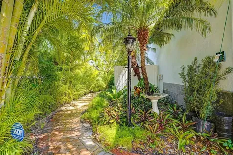 18093 NW 87th Place Hialeah FL 33018
