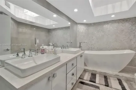 16425 Collins Avenue Sunny Isles Beach FL 33160