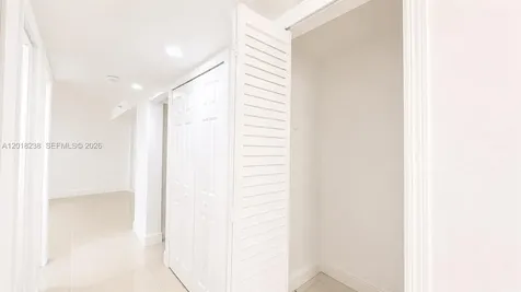 1621 Collins Avenue Miami Beach FL 33139