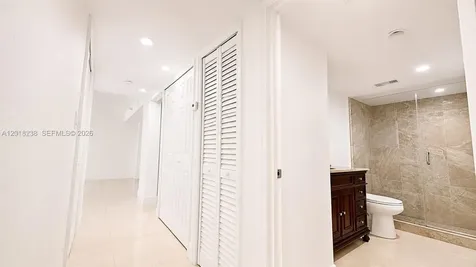 1621 Collins Avenue Miami Beach FL 33139