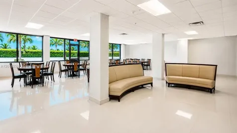 1621 Collins Avenue Miami Beach FL 33139