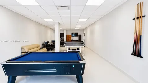 1621 Collins Avenue Miami Beach FL 33139