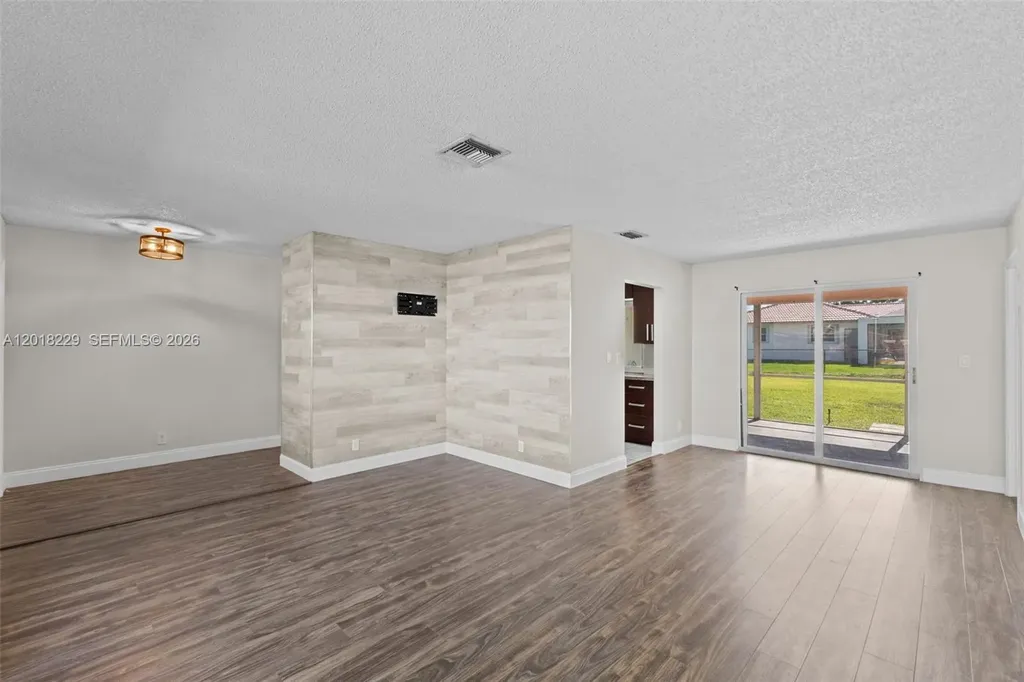 3165 NW 116 Avenue Coral Springs FL 33065
