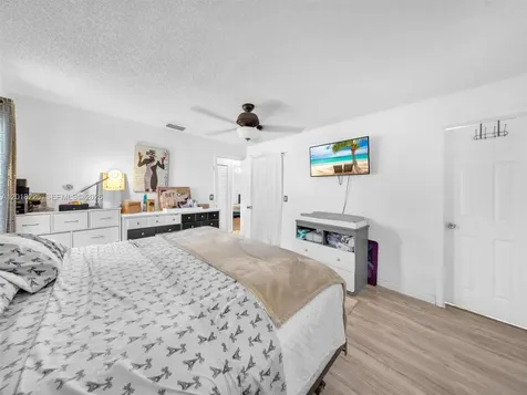 1027 SW 49th Terrace Margate FL 33068