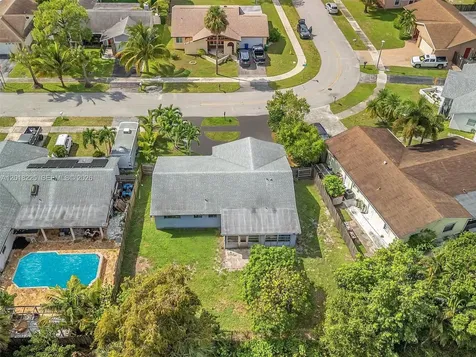 1027 SW 49th Terrace Margate FL 33068