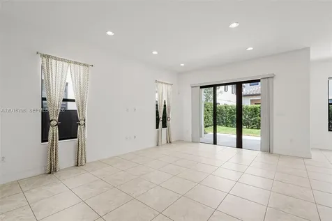 3323 W 96th Place Hialeah FL 33018