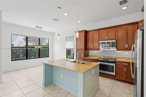 3323 W 96th Place Hialeah FL 33018
