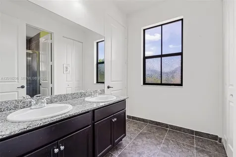 3323 W 96th Place Hialeah FL 33018