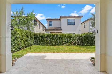 3323 W 96th Place Hialeah FL 33018