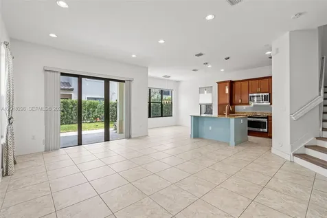 3323 W 96th Place Hialeah FL 33018