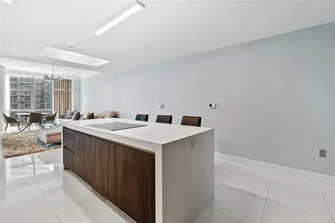851 NE 1st Avenue Miami FL 33132
