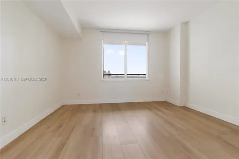 325 S Biscayne Miami FL 33131