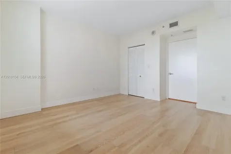 325 S Biscayne Miami FL 33131