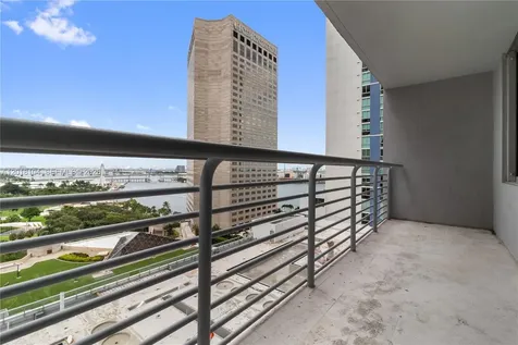325 S Biscayne Miami FL 33131