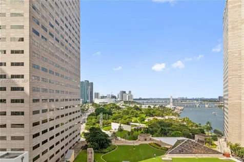 325 S Biscayne Miami FL 33131