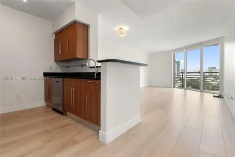 325 S Biscayne Miami FL 33131