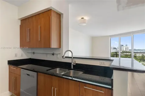 325 S Biscayne Miami FL 33131